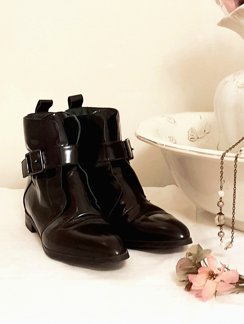 DAVOS gomma, GINO ROSSI, Polished Black Leather Booties, Zip